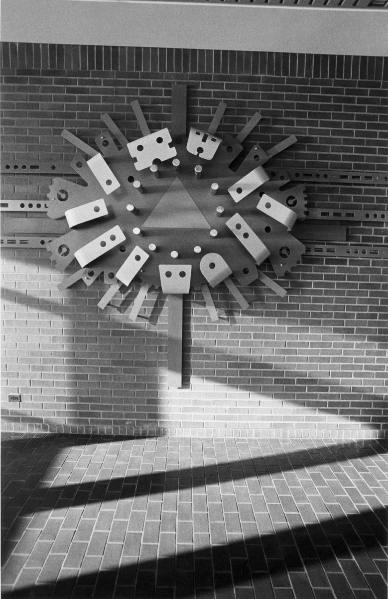 001_crown_center_sculpture_the_unfolding.jpg