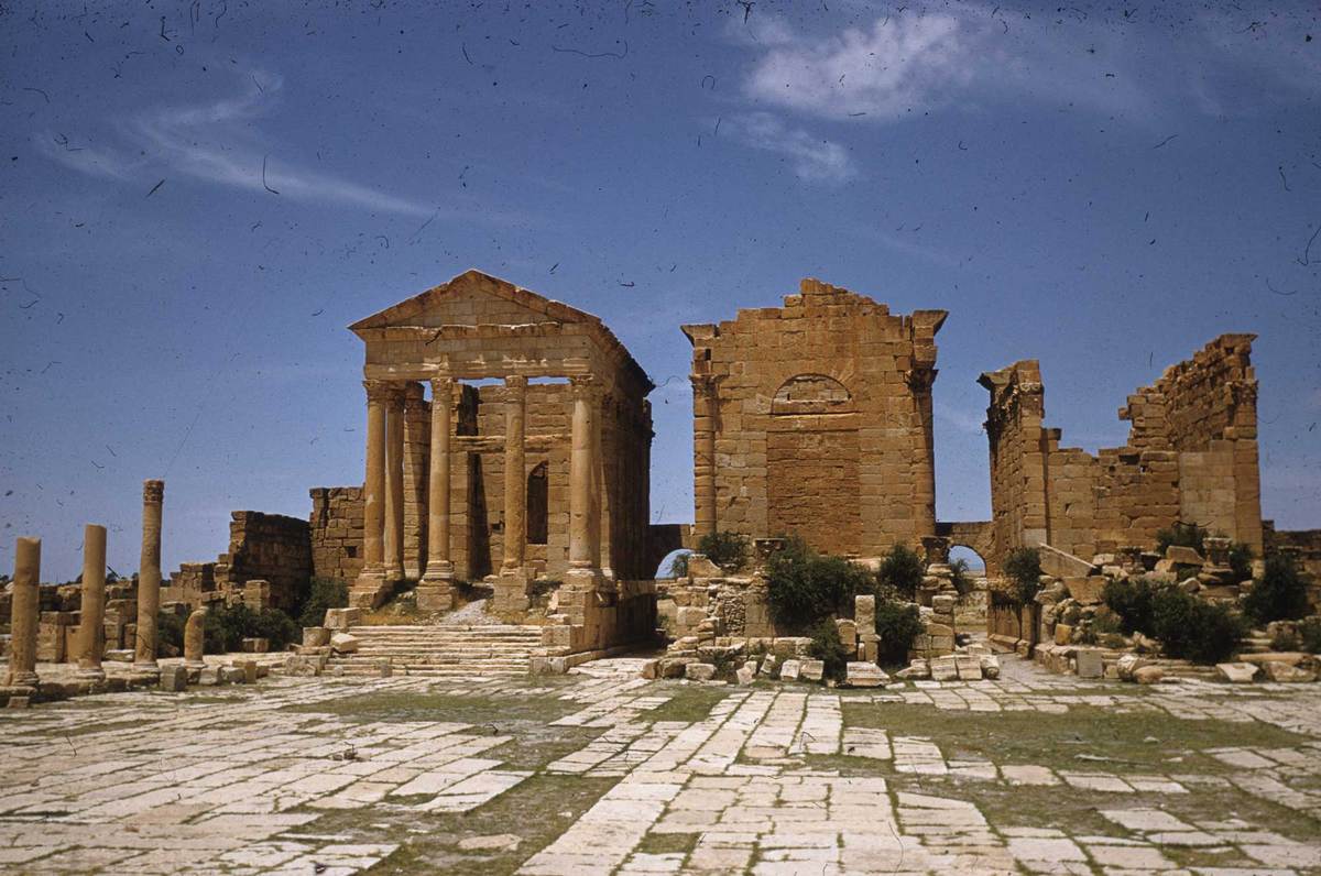 284_sbeitla-capitolium-fron.jpg