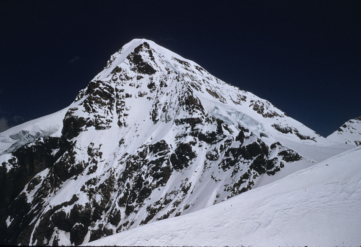 102_Monch-peak-from-Jungfraujoch.jpg