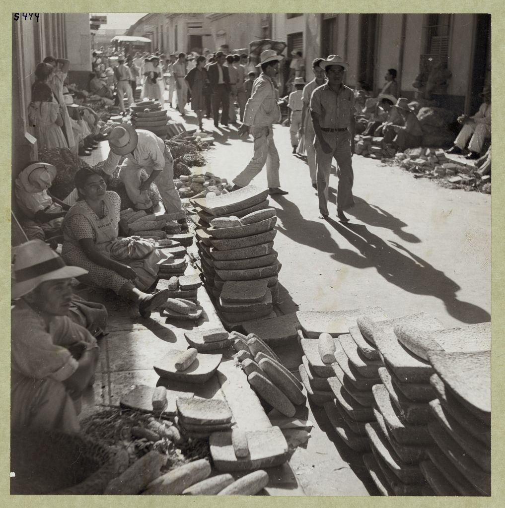 Market scene in El Salvador.jpg