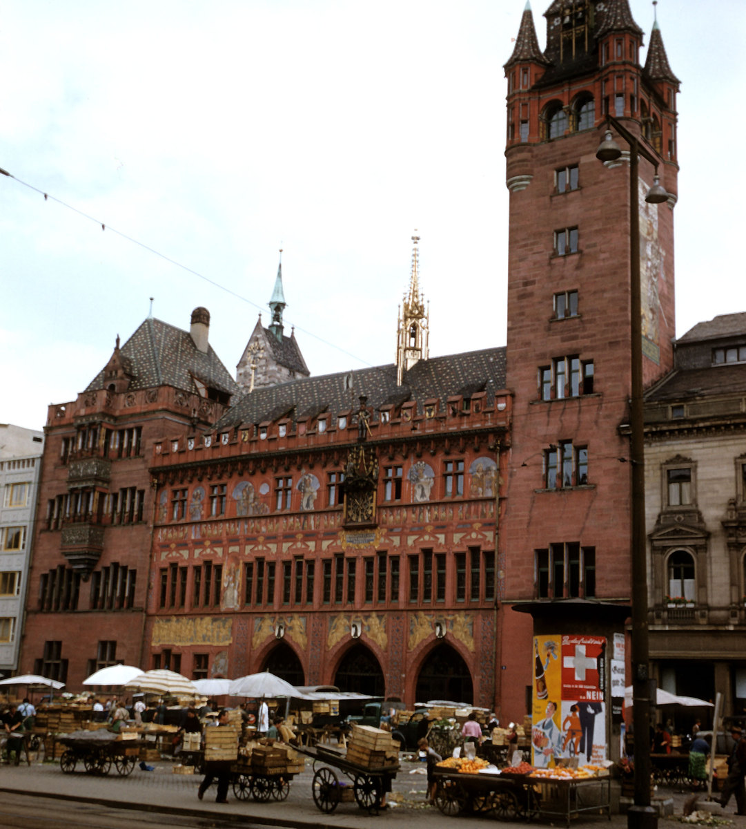 6_Basel-City-Hall-and-Marke.jpg