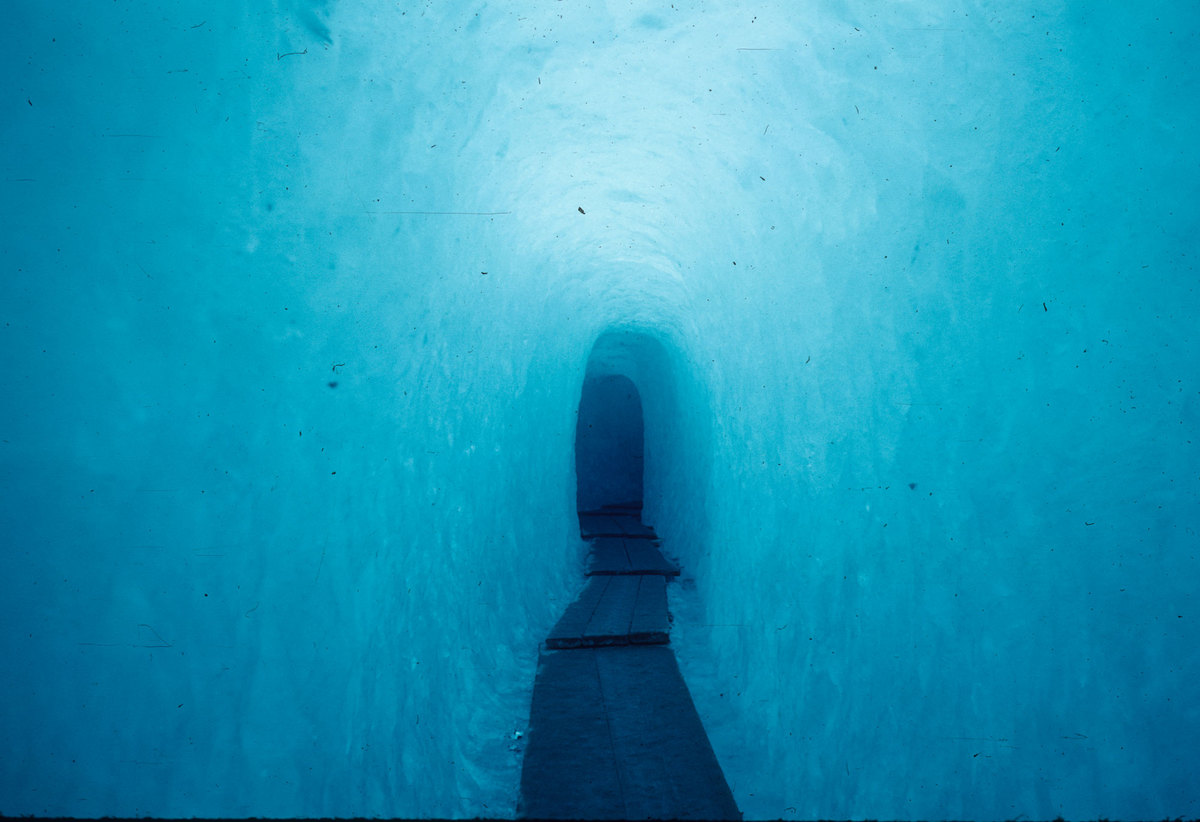 113_Rhone-Source-inside-the-glacier.jpg