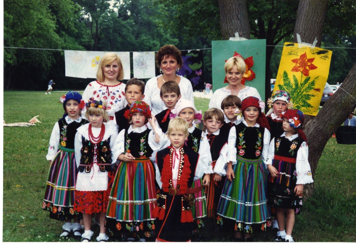 Children at Swietojanki, 1994 (1).jpg