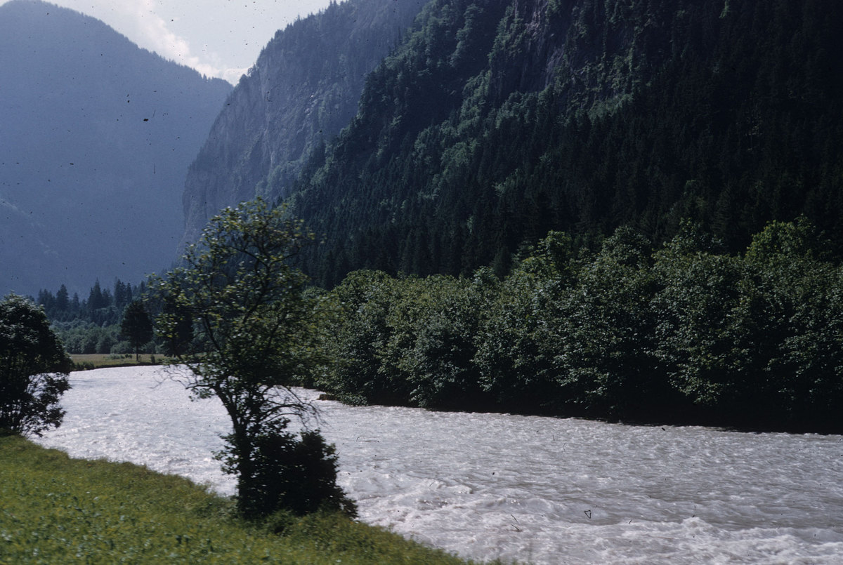 94_Lutschinen-valley-from-train.jpg