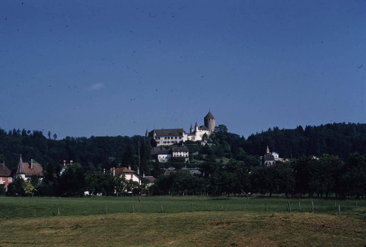 77_Lucens-13-century-castle.jpg