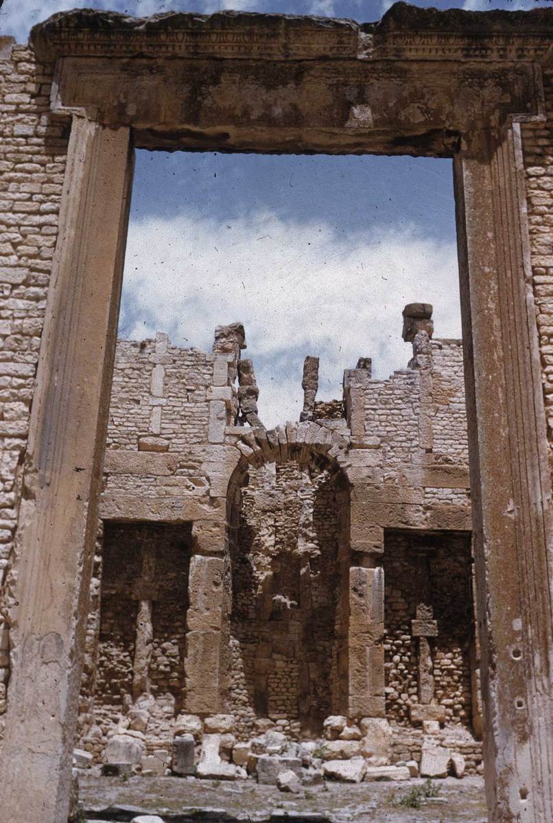 120_dougga-capitolium-monol.jpg