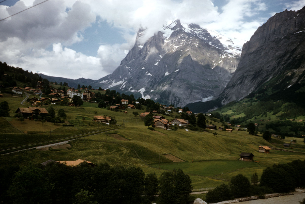 56_Grindelwald-with-wetterhorn.jpg