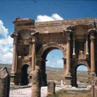 51-timgad-triumphal-arch.jpg