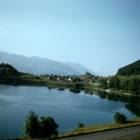 26_Burglen-on-lake-lungern.jpg