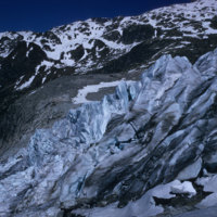 114_Rhone-source-blue-glacier-close.jpg