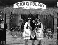 Polish Market 1940 - Regina Zaorska, Mrs. Rypa (wife of Counsel General Karol Rypa) & Helen Zawistanowicz.jpg